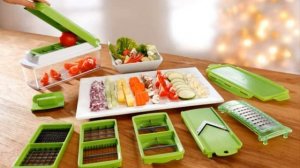 нарезать кубиками овощи