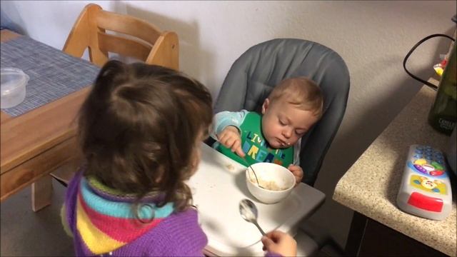 Гигантский ВЛОГ: Жизненный баланс, купаем куклу и кулинарим с детьми смотреть онлайн