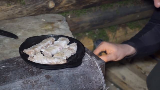 землянка , быт в лесу , самая холодная ночь за всю зиму , атмосферная ночевка ! смотреть онлайн