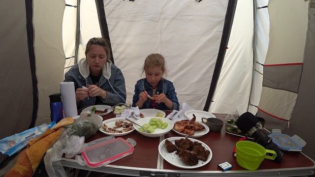 МУКБАНГ КУРИНЫЕ КРЫЛЫШКИ НА ПРИРОДЕ | MUKBANG CHICKEN WINGS IN NATURE #StepFamily #mukbang #chicken