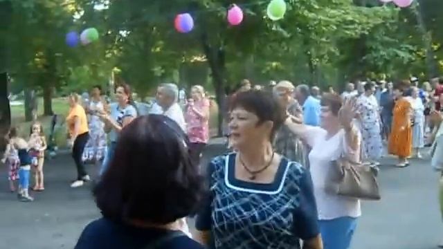 Танцы в парке Пушкина смотреть онлайн