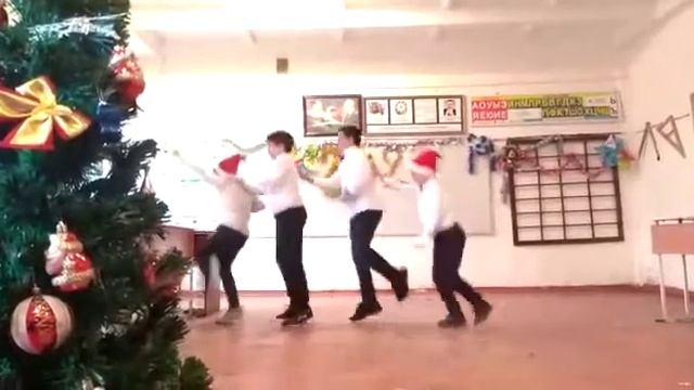 Танец Just Dance, а наша группа называется с моими одноклассниками Star-Dace смотреть онлайн
