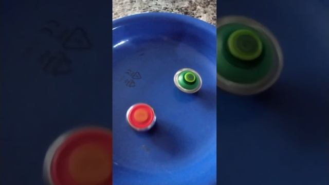 кто выиграет зелёный или красные?