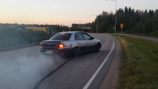 Opel Omega 2.5TD смотреть онлайн