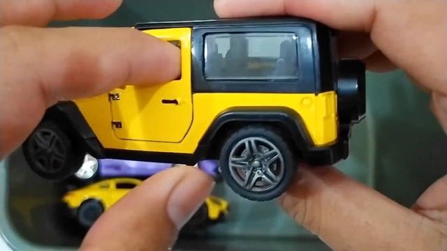 Box full of various miniature cars Pagani, Dodge, Rav4, DHL, Volkswagen, Mercedes, Rolls Royce смотреть онлайн