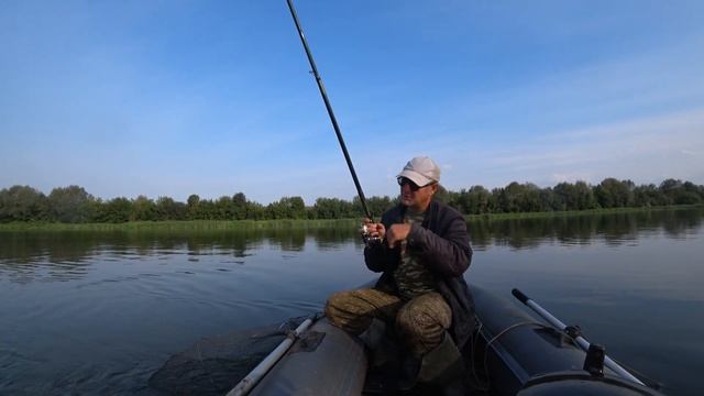 Последняя рыбалка лета. Редкая рыба на крючке. Ловля на поплавок. смотреть онлайн