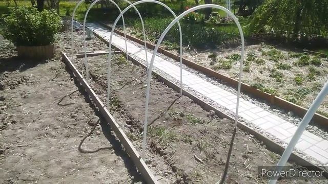 Дача в начале мая / Собрала парник . смотреть онлайн