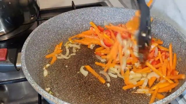 Плов с куриной грудкой/Рис с курицей и овощами. смотреть онлайн