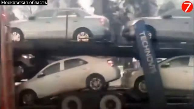 Подмосковье загорелся автовоз с новенькими легковушками из Узбекистана. смотреть онлайн
