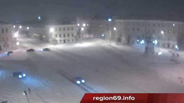 Дрифт на льду, Советская площадь смотреть онлайн