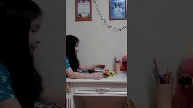 подарили в первом классе на Новый год вот такой большой #бокс смотреть онлайн