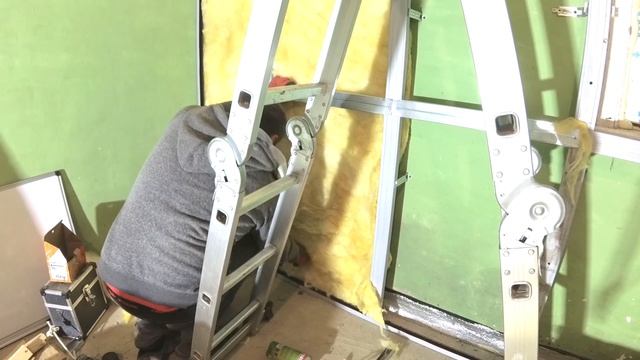 УТЕПЛЯЕМ КОМНАТУ! Теперь будет теплее! Начало ремонта! смотреть онлайн