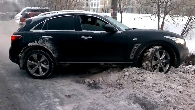 инфинити, или как ведет себя машина больше чем за 5 млн рублей зимой! смотреть онлайн