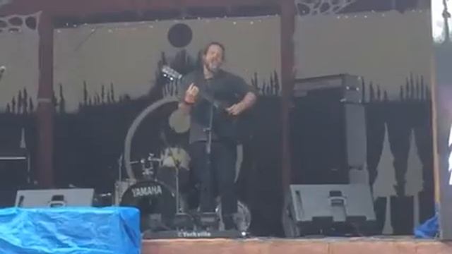 Barren Roads смотреть онлайн