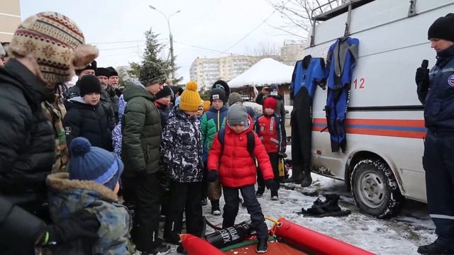 Учебно-показательные мероприятия МЧС на территории храма Рождества Христова смотреть онлайн