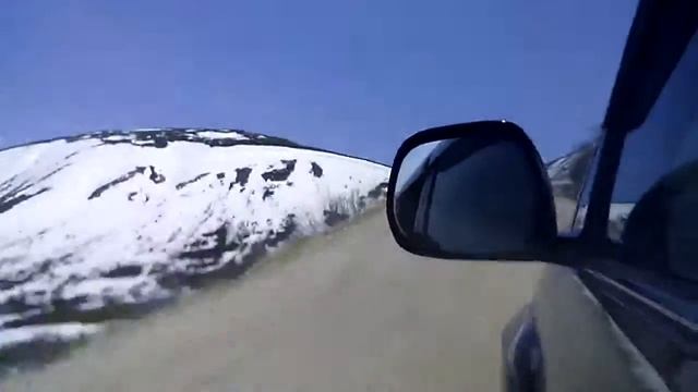 Toyota Prado 120 вдоль обрыва Магадан