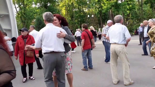 ТЕЩА ДАЙ, ДАЙ НА МАШИНУ!??/ВЕСЁЛЫЕ ТАНЦЫ В ПАРКЕ ГОРЬКОГО ХАРЬКОВ МАЙ 2021 смотреть онлайн