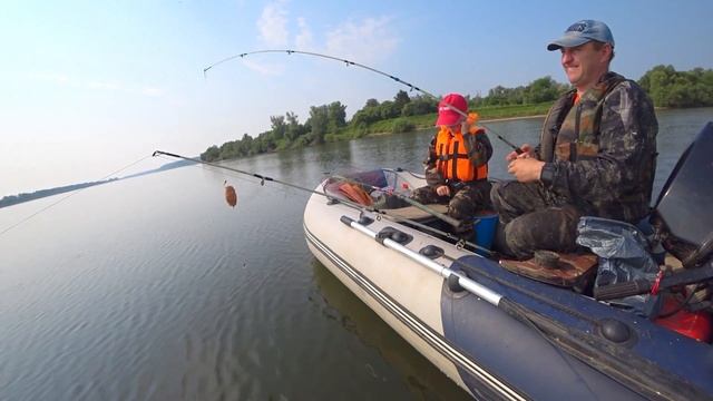 Рыбалка на Фидер с Лодки! Как Сделать Снасть Уловистой на Течении! смотреть онлайн