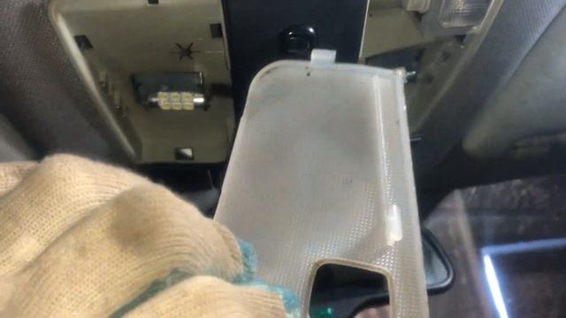 Как поменять лампочки в плафоне салона мерседес w210 смотреть онлайн
