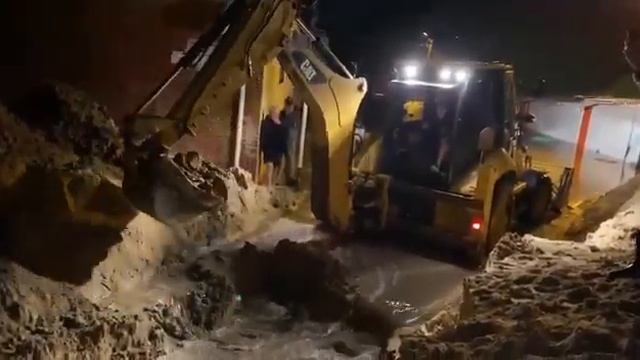 #Анапа Джемете спасено?! На улице морской прорыли канал для стока воды! смотреть онлайн
