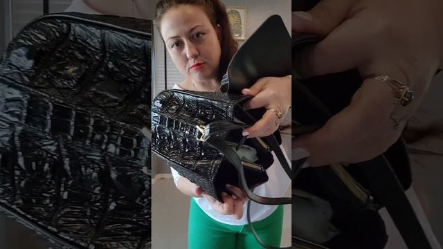 Сумка из крокодила ? С виду маленькая ,а внутри гигантская ? Подарок кошелек,до конца января из? смотреть онлайн