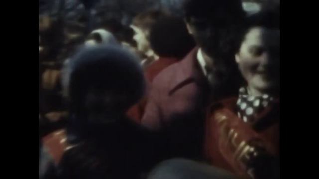 Студенты БТИ (ныне БГИТУ) на ноябрьской демонстрации 1980 г. в Брянске