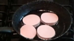 как жарить колбасу