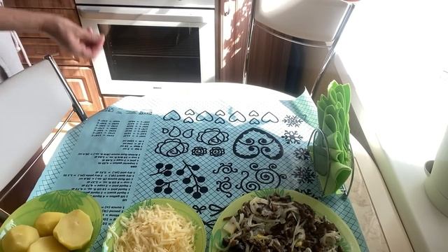 Влог домашний. Готовлю пиццу с грибами из слоеного теста, вкусно! смотреть онлайн