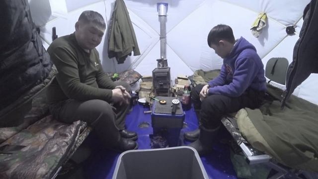 Рыбалка с младшим сыном в Намском районе!!! СЫН СНОВА ОПЕРЕДИЛ!!! РЫБАЛКА В ЦЕНТРАЛЬНОЙ ЯКУТИИ!!! смотреть онлайн