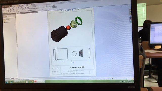 Vue éclatée et Mise en plan SolidWorks [Coupe, Nomenclature d'Assemblage] смотреть онлайн