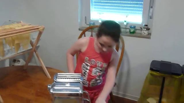 Using the pasta machine! смотреть онлайн