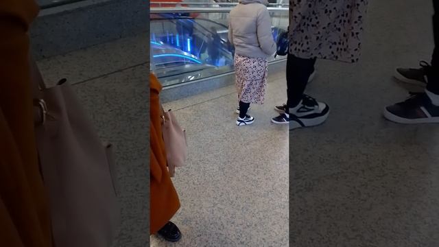 "Приехали с подругой в Минск погулять и потеряли карту банковскую". Цыганские набилетчицы смотреть онлайн