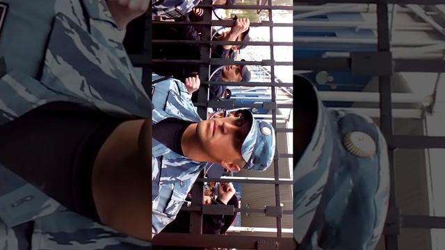 Сотрудник " ОМОН" ответил ребенку на вопрос смотреть онлайн