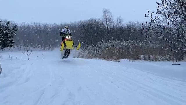 2015 Ski Doo Renegade XRS 800 смотреть онлайн