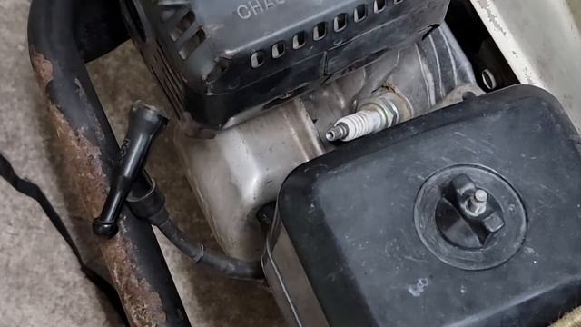 Replacing a Honda GX160 Spark Plug Boot смотреть онлайн