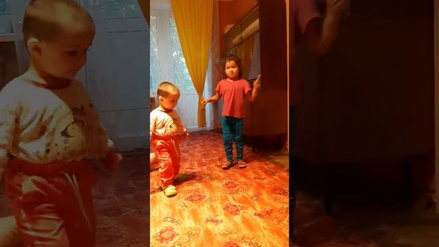 Танцуем детский Лязги... смотреть онлайн