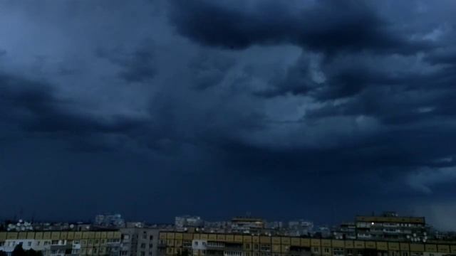 Молнии, грозовое небо смотреть онлайн