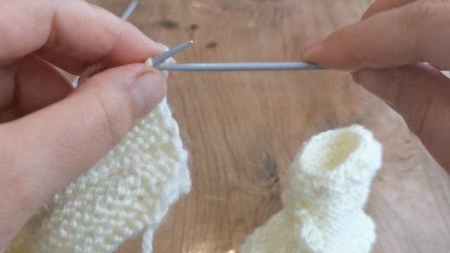 Пинетки для новорождённых от 0 до 3 месяцев спицами. Для начинающих.В НАЧАЛЕ ССЫЛКА НА ХОРОШИЙ ЗВУ смотреть онлайн