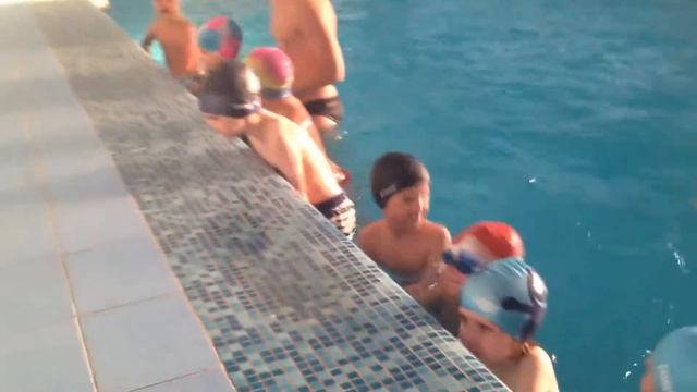 Мелкие пошли на плавание. Сентябрь 2017г