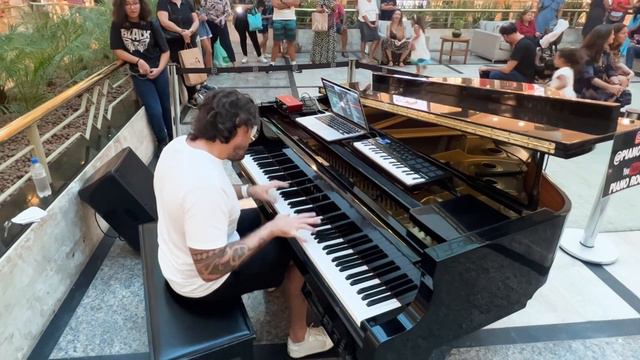 Bring Me To Life Evanescence (Piano Shopping Mall) смотреть онлайн