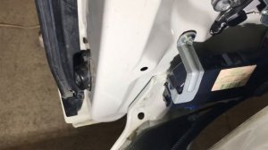 Toyota Alphard не закрывается боковая дверь￼.