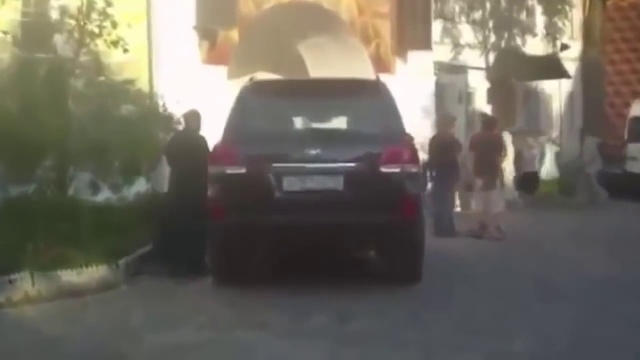 Подборка обнаглевших священников, зарабатывающих на прихожанах сумасшедшие деньги смотреть онлайн