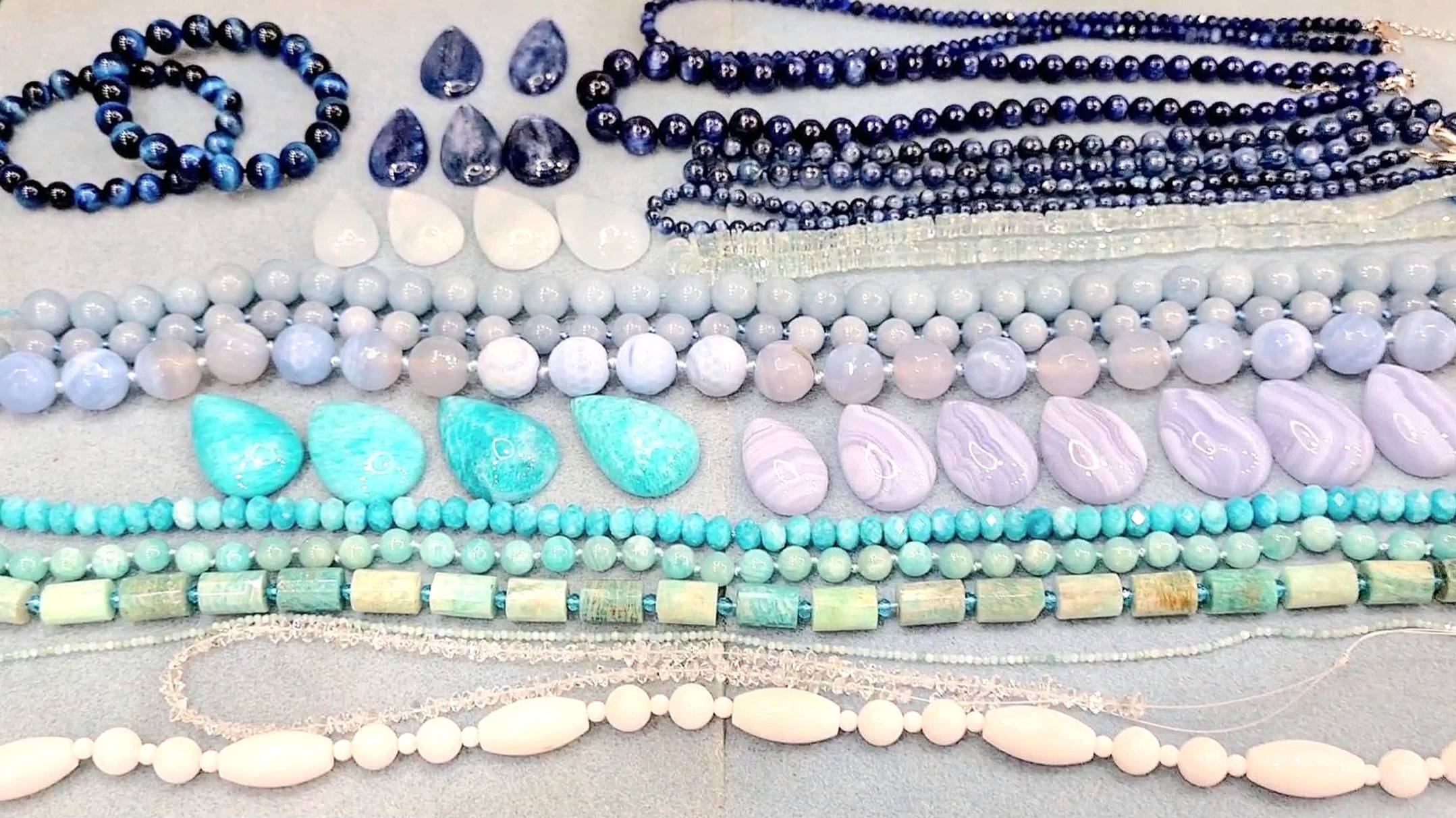 Кианит, сапфир, голубой агат, аквамарин, синий тигровый глаз, херкимерский алмаз и др ТЦ Севастополь смотреть онлайн