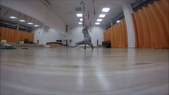 Виктория Тео - преподаватель брейк-данс в йога-центре Лотос в г.Сыктывкар смотреть онлайн