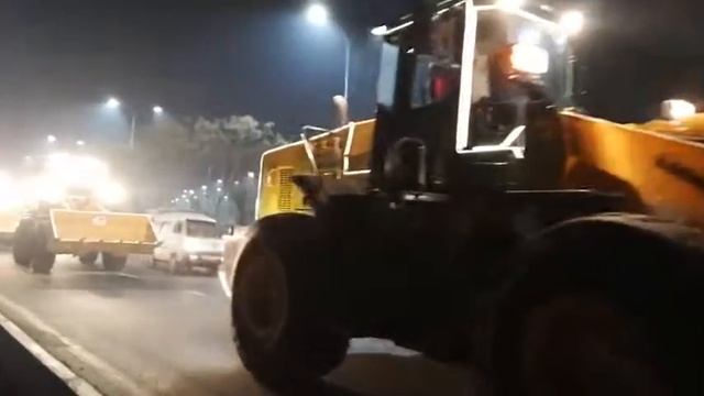 Новогодние трактора на улицах Ташкента смотреть онлайн