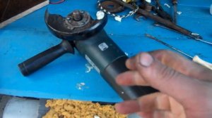 В какую сторону правильное вращение диска у болгарки и правильная установка кожуха