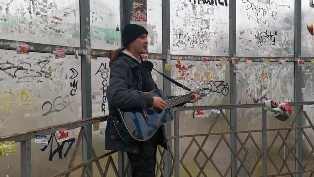 Воронеж. #уличныйпевец Маэстро Инверс. Московский проспект. 06.11.2023 смотреть онлайн