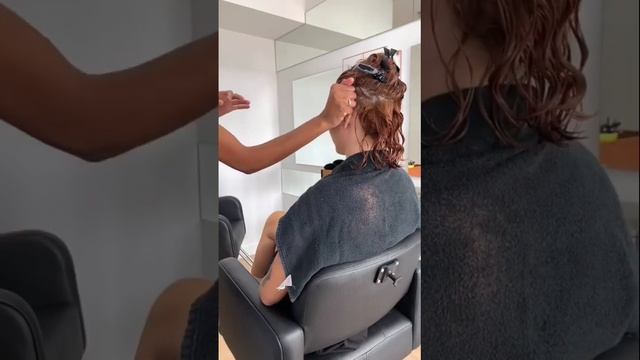 Finalização em cabelo ondulado! ✨#cabelonatural #cabeloondulado #onduladas #fitagem #finalização смотреть онлайн