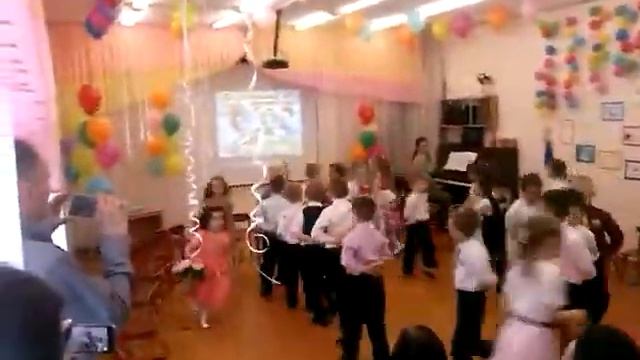 Прощяльный вальс. В детскам саду. смотреть онлайн