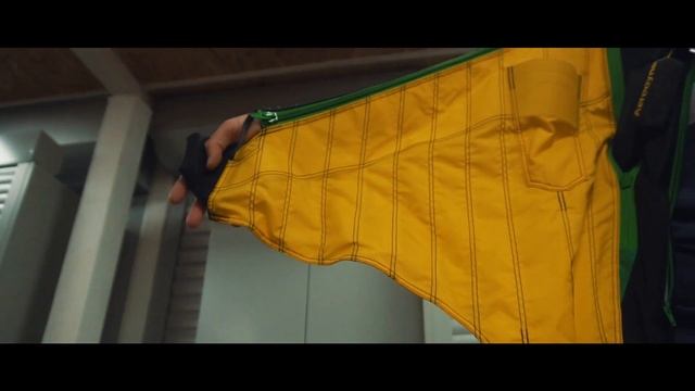 Обучение полетам в Wingsuit смотреть онлайн